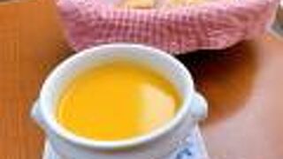 人懐っこいフランス人マダムが名物