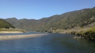 レンタサイクルでの沈下橋巡りはきれいな空気、素晴らしい景色で最高です