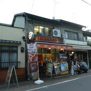 中村屋の分店。嵐電嵐山駅からだとこちらが手前。