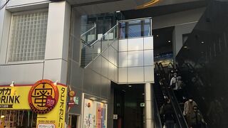 最上階は映画館になっています