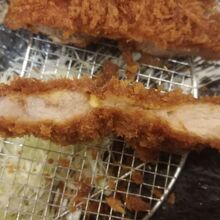 中央が凹んでいる