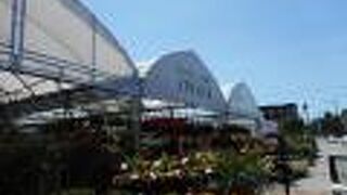 アトウォーター通り沿いにあったかなりの規模のマーケット