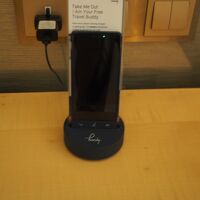 客室備え付けの無料スマホhandy