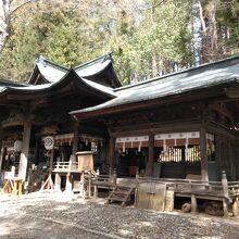 拝殿、神楽殿です。