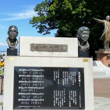 『恋の町札幌』の歌碑もあります