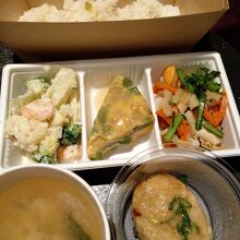 メイン１品デリ３品セット