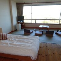 部屋はベッドです。松島湾を眺望できます。
