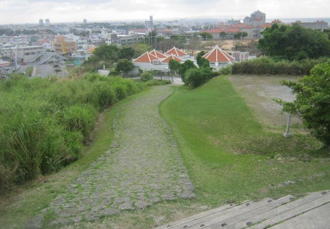 部分的に残っている石畳道を包括的に楽しまれると良いです