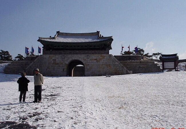水原華城の最も東の門