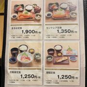 少し値段はするが食べた方がよい絶品エビフライ。セットで1350円＋税