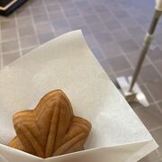 もみじ饅頭も店員さんも温かいお店でした