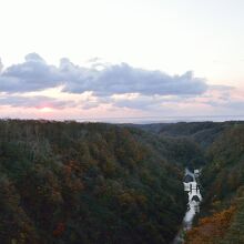 新登別大橋から眺める紅葉