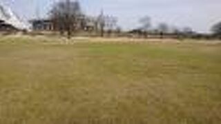 豊田スタジアムの対岸付近の河川敷を用いた公園