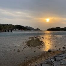 湾内から見た夕日