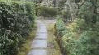 いのしし被害で庭園見学できず残念。でも、静かで落ち着く場所でした。