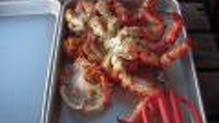 地元根室産の新鮮な魚介が集まる根室海鮮市場