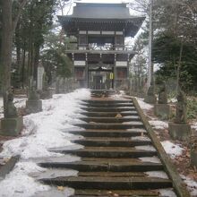 山門に続く石段の風情も素晴らしかったです！