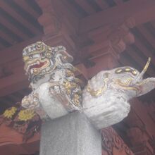 本堂に施された装飾の一例