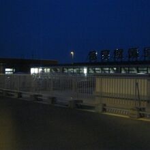 勿論、他に人影がゼロの夜の展望デッキの様子