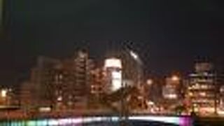 綺麗に舗装されてます。