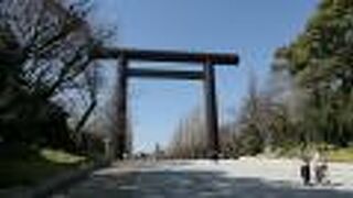 その大きさがこの神社の権勢を物語る