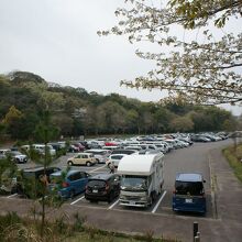 大きな駐車場が10箇所ほど有るが出入り口は2or3箇所