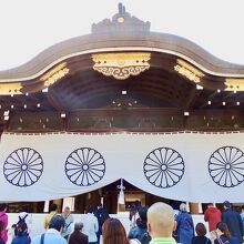 皆さん静粛に拝殿