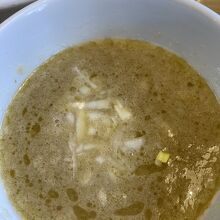 割ってもらったが、奥深い味は感じられなかった