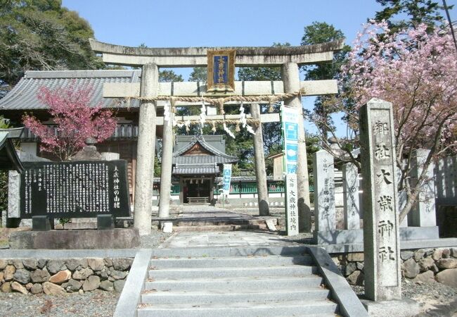 農耕生産や厄除けの神を祀る