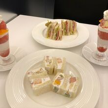 ハーフサンドとミニパフェ