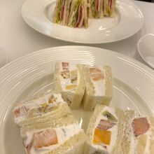 フルーツサンドとクラブサンド