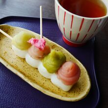 花より団子、それも良し。300円でした。