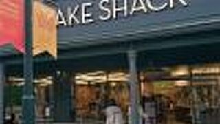 アウトレット内のカフェ