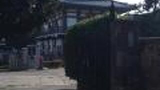 ２階建ての本堂