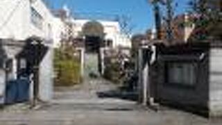 屋上があるような建物です。