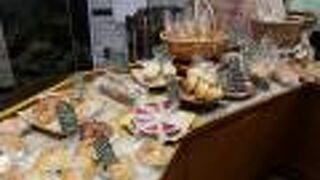 普通のパン屋さんよりはお値段高め