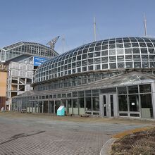 釧路川に架かる「幣舞橋」を渡ってパチリ