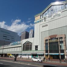 新宿南口の甲州街道からの景観です。