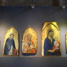 シモーネ・マルティーニ作「『聖母と聖人たち』