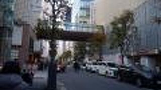 西銀座通りの銀座西二丁目の交差点から