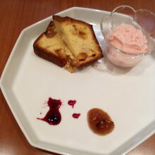 バウンドケーキのデザート。