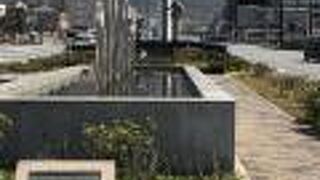 京の五条の橋の上・・・。