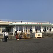 小さい空港ですか展望台あり