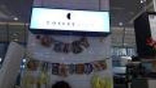 やっぱり通行人が気になります