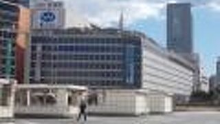 京王電鉄新宿駅構内にあります。