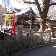新宿中央公園内にあります。
