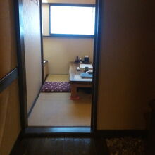 ２階の狭いほうの部屋。