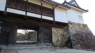 【太鼓櫓】表とウラで雰囲気が違う櫓門