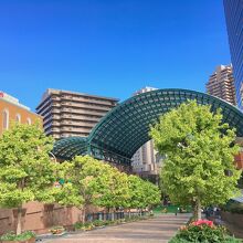 屋根付きの広場