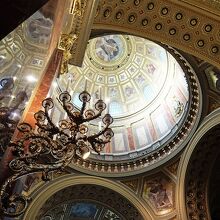 中央のドーム部分は必見です